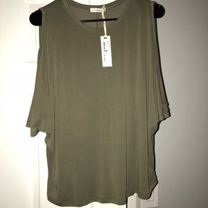 Cold shoulder tee ✨